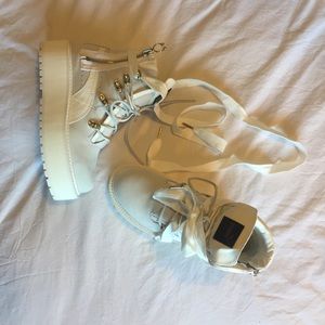 Puma Fenty White Boot unisex Sz 6/ 7.5-8 women
